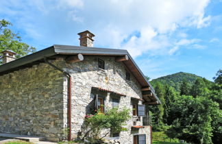 Photo 1 - Maison de 3 chambres à Porto Valtravaglia avec jardin et vues sur la montagne