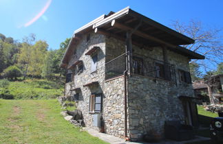 Foto 3 - Haus mit 3 Schlafzimmern in Porto Valtravaglia mit garten und blick auf die berge