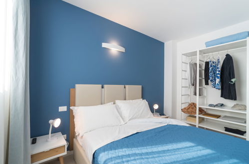 Foto 11 - Appartamento con 2 camere da letto a Lignano Sabbiadoro con vista mare