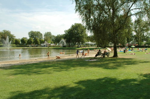 Foto 15 - Casa de 3 quartos em Roggel com piscina e terraço