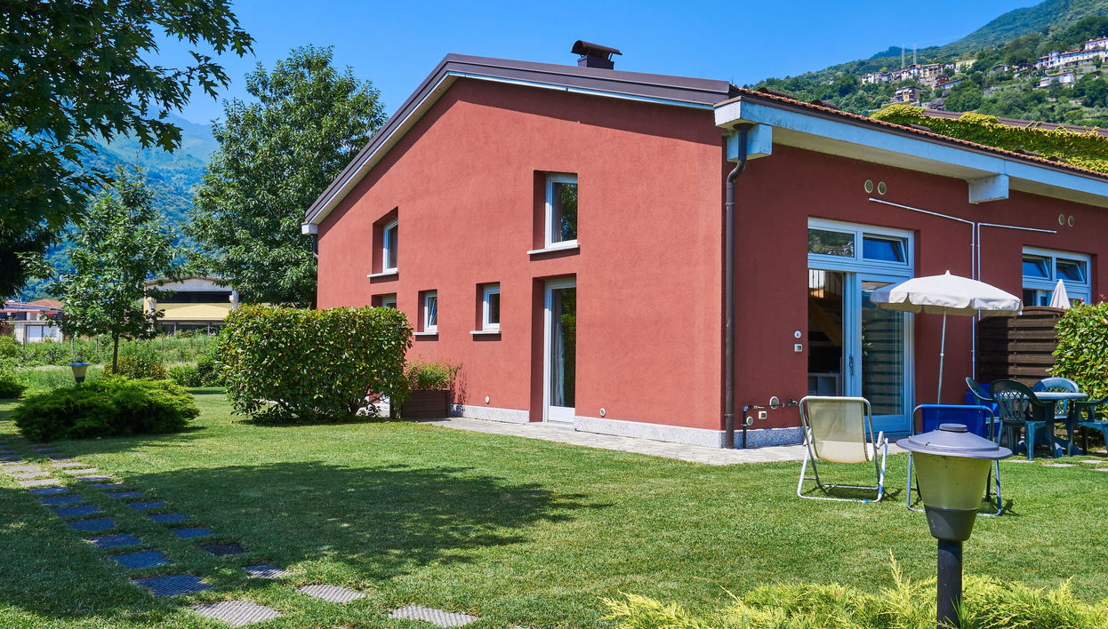 Casa de 2 quartos em Dongo com jardim - Foto 1