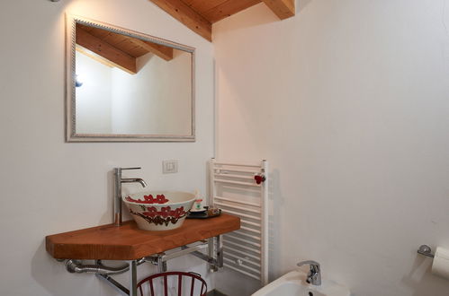 Photo 22 - 2 bedroom House in Pianello del Lario with garden