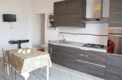 Photo 18 - 1 bedroom Apartment in Imperia with garden and terrace