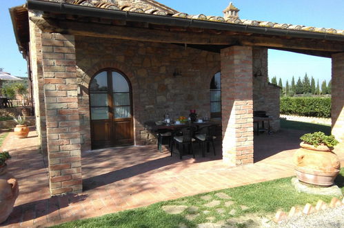 Photo 3 - 2 bedroom Apartment in Montaione with swimming pool and garden