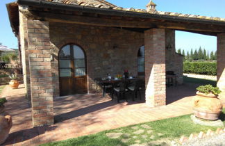 Photo 3 - 2 bedroom Apartment in Montaione with swimming pool and garden