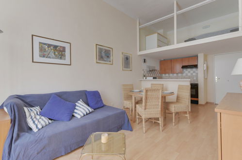 Foto 16 - Appartamento con 1 camera da letto a Nizza con vista mare