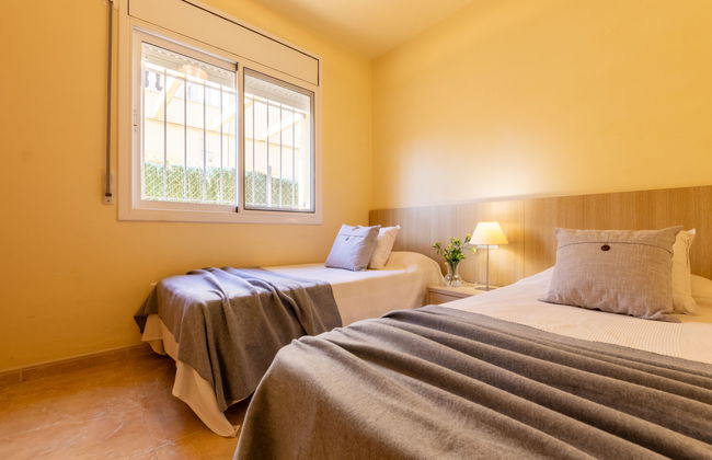 Casa de 4 quartos em Deltebre com piscina privada e jardim - Foto 17