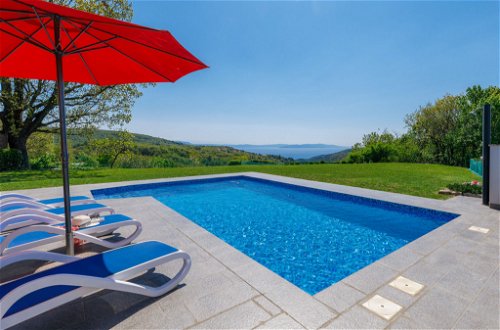 Foto 15 - Casa de 2 quartos em Labin com piscina privada e jardim