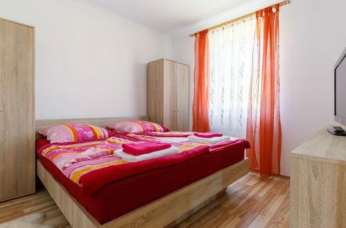 Photo 6 - 2 bedroom House in Balatonszemes with private pool and garden