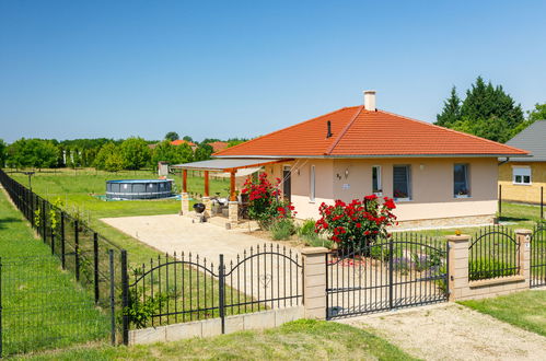 Photo 1 - Maison de 2 chambres à Balatonszemes avec piscine privée et jardin