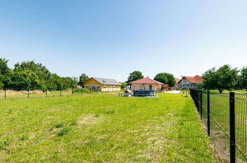 Foto 17 - Casa de 2 habitaciones en Balatonszemes con piscina privada y vistas a la montaña