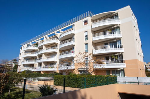 Foto 19 - Apartment mit 1 Schlafzimmer in Cagnes-sur-Mer mit schwimmbad und garten