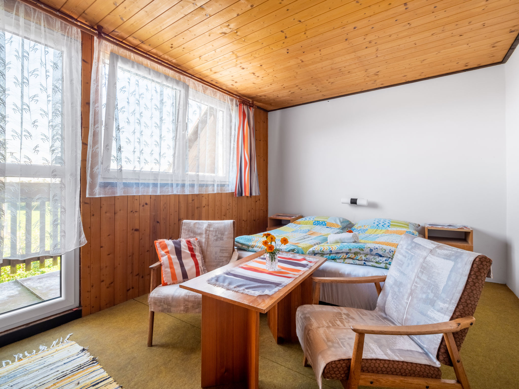Foto 3 - Appartamento con 2 camere da letto a Rabyně con giardino e vista sulle montagne
