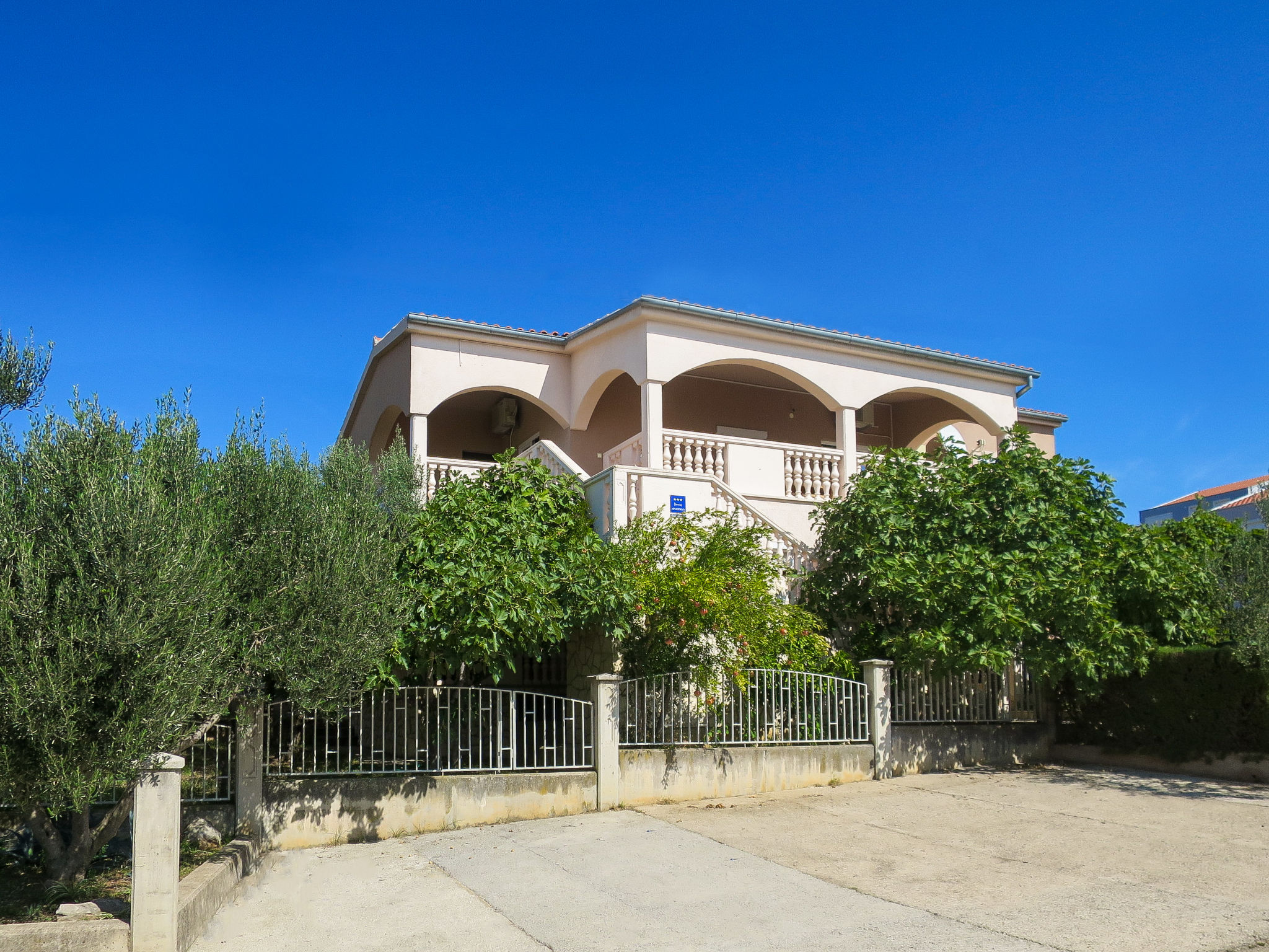 Photo 21 - Maison de 6 chambres à Jasenice avec jardin et terrasse