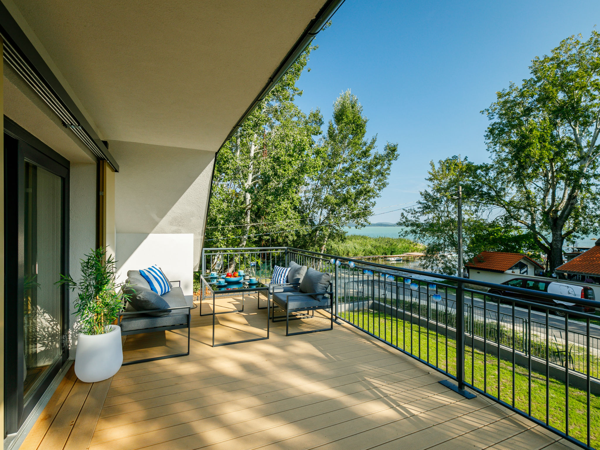 Foto 2 - Apartamento de 2 quartos em Balatonszárszó com jardim e terraço