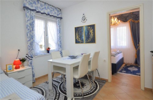 Photo 12 - 1 bedroom Apartment in Tribunj with swimming pool and garden