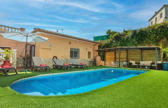 Casa de 4 quartos em Maçanet de la Selva com piscina privada e terraço - Foto 1