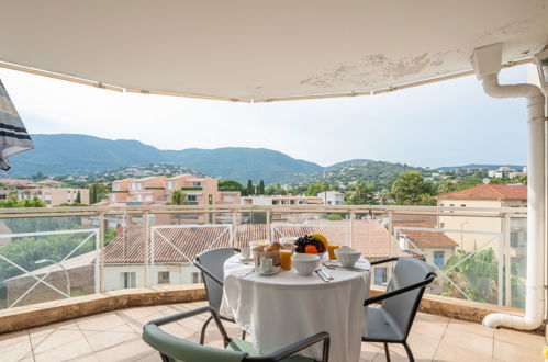 Foto 4 - Apartamento de 2 quartos em Cavalaire-sur-Mer com terraço e vistas do mar