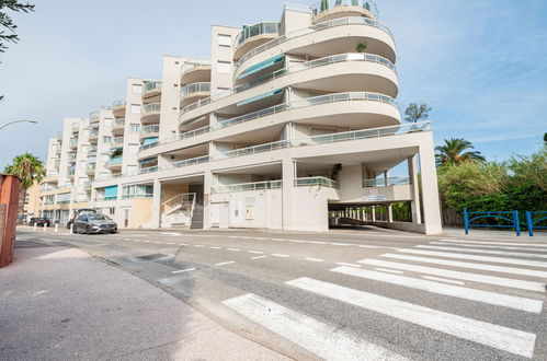 Foto 16 - Apartment mit 1 Schlafzimmer in Cavalaire-sur-Mer mit terrasse und blick aufs meer