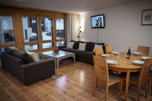 Photo 2 - Appartement de 2 chambres à Zermatt avec vues sur la montagne