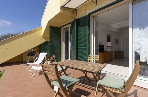 Foto 17 - Apartamento de 2 habitaciones en San Bartolomeo al Mare con jardín y vistas al mar