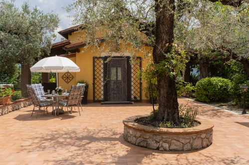 Photo 2 - Maison de 1 chambre à Fara in Sabina avec piscine privée et jardin