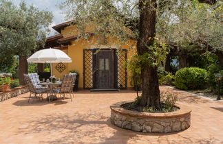 Photo 2 - Maison de 1 chambre à Fara in Sabina avec piscine privée et jardin