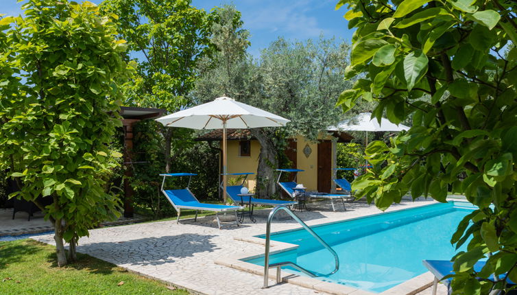 Photo 1 - Maison de 1 chambre à Fara in Sabina avec piscine privée et jardin