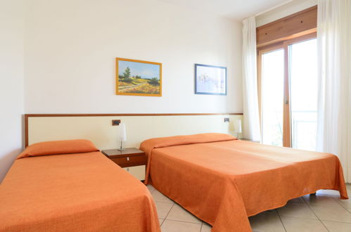Foto 5 - Appartamento con 1 camera da letto a Lignano Sabbiadoro con vista mare