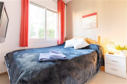 Foto 17 - Apartment mit 2 Schlafzimmern in Castelló d'Empúries mit schwimmbad und blick aufs meer