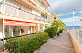 Foto 1 - Apartamento de 1 habitación en Sainte-Maxime con terraza y vistas al mar