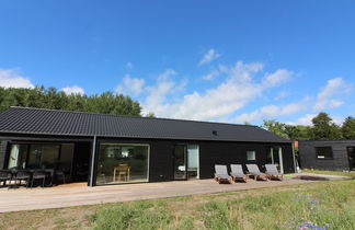 Photo 2 - Maison de 4 chambres à Aakirkeby avec terrasse et sauna