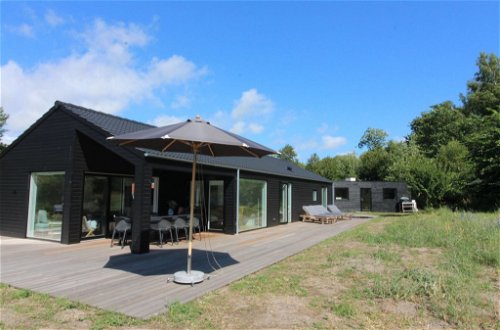 Foto 1 - Casa de 4 habitaciones en Aakirkeby con terraza y sauna
