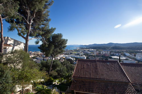 Foto 3 - Casa con 4 camere da letto a Bormes-les-Mimosas con terrazza e vista mare