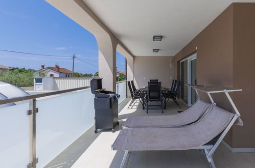 Foto 9 - Apartamento de 3 quartos em Umag com piscina e terraço