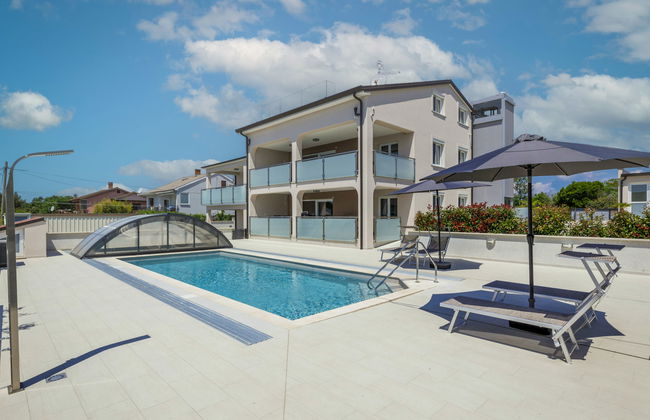 Apartment mit 4 Schlafzimmern in Umag mit schwimmbad und garten - Foto 1