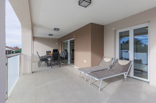 Foto 4 - Apartamento de 3 habitaciones en Umag con piscina y terraza