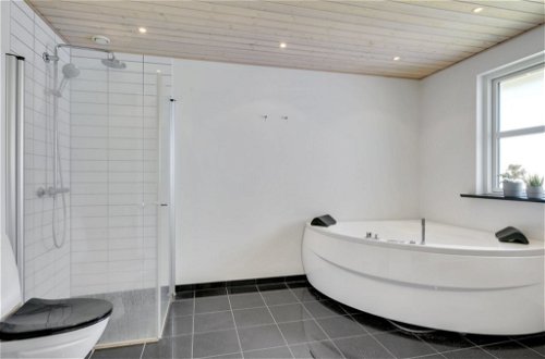 Photo 4 - Maison de 4 chambres à Græsted avec terrasse et bain à remous