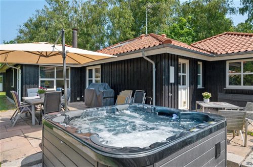 Photo 1 - Maison de 4 chambres à Græsted avec terrasse et bain à remous