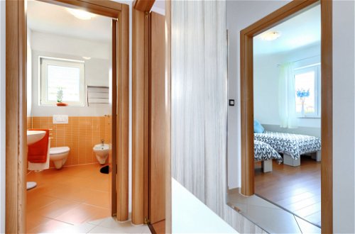 Foto 31 - Casa con 3 camere da letto a Marčana con piscina privata e vista mare