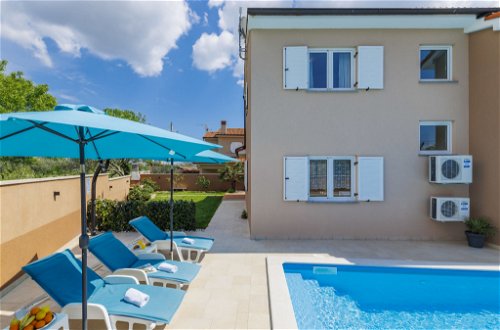 Foto 16 - Casa de 3 quartos em Marčana com piscina privada e vistas do mar