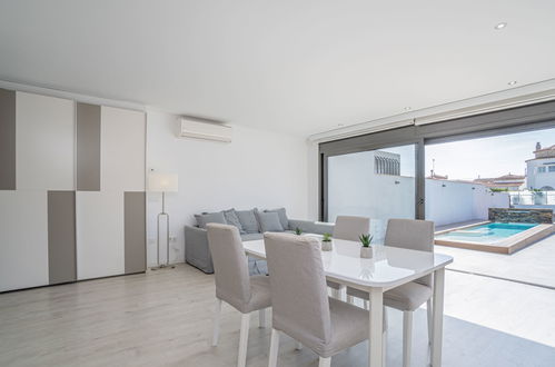 Foto 9 - Casa con 2 camere da letto a Castelló d'Empúries con piscina privata e vista mare