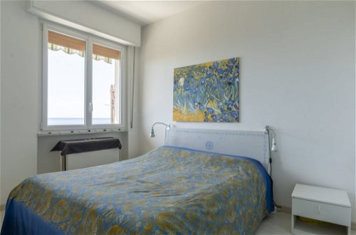 Photo 12 - 2 bedroom Apartment in Sanremo with sea view
