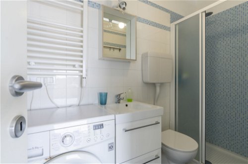 Foto 17 - Appartamento con 2 camere da letto a Sanremo con vista mare