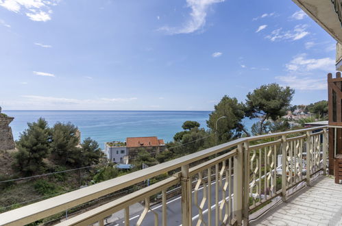 Foto 2 - Appartamento con 2 camere da letto a Sanremo con vista mare