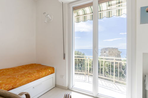 Foto 10 - Appartamento con 2 camere da letto a Sanremo con vista mare