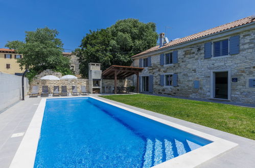 Foto 17 - Casa de 3 quartos em Grožnjan com piscina privada e terraço