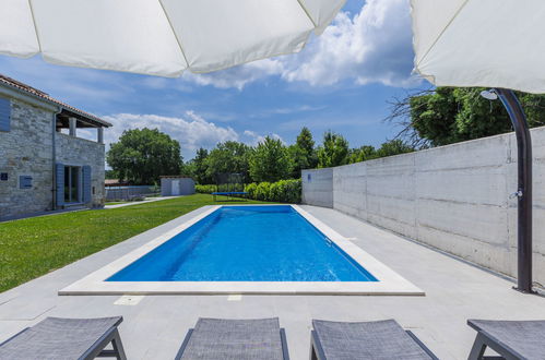 Photo 15 - Maison de 3 chambres à Grožnjan avec piscine privée et terrasse