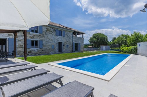 Foto 13 - Casa con 3 camere da letto a Grožnjan con piscina privata e terrazza