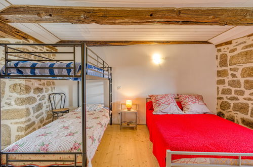 Photo 4 - Maison de 1 chambre à Sainte-Marguerite-Lafigère avec jardin et terrasse